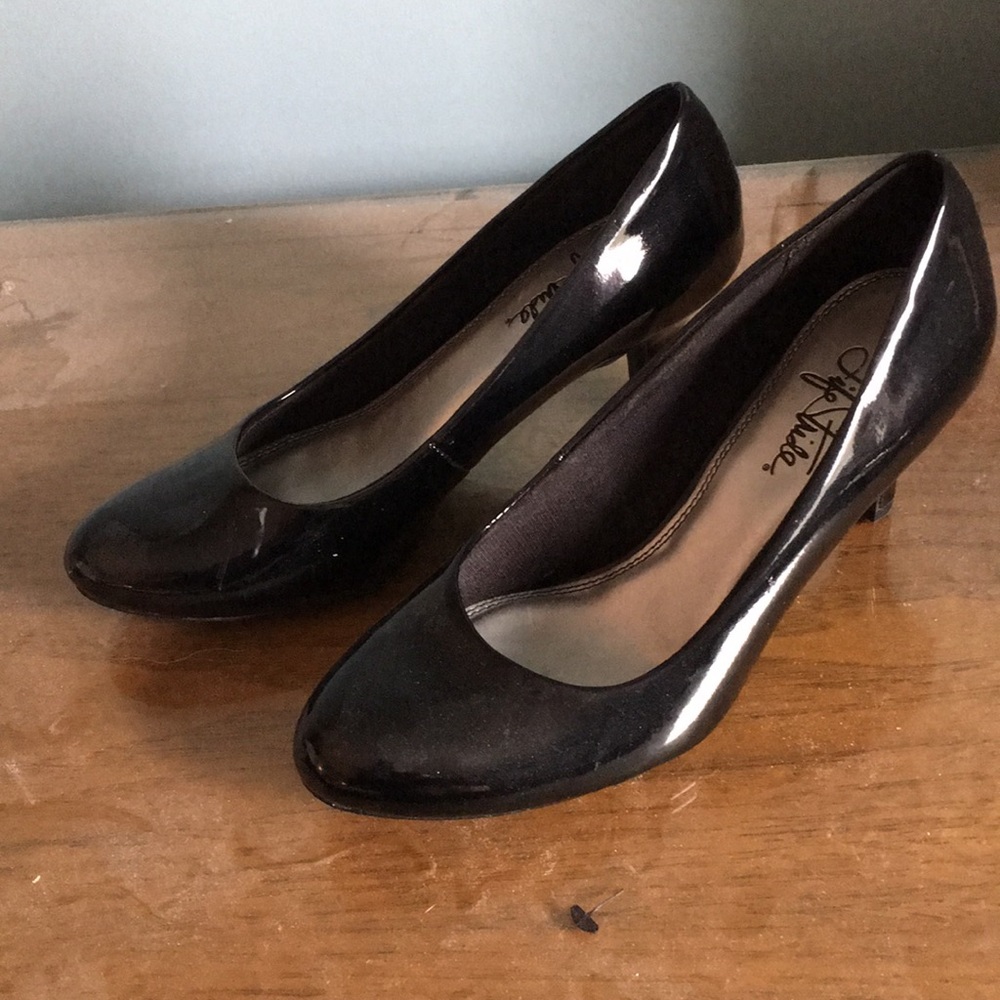 Life Stride Black Patent Kitten Heels 7